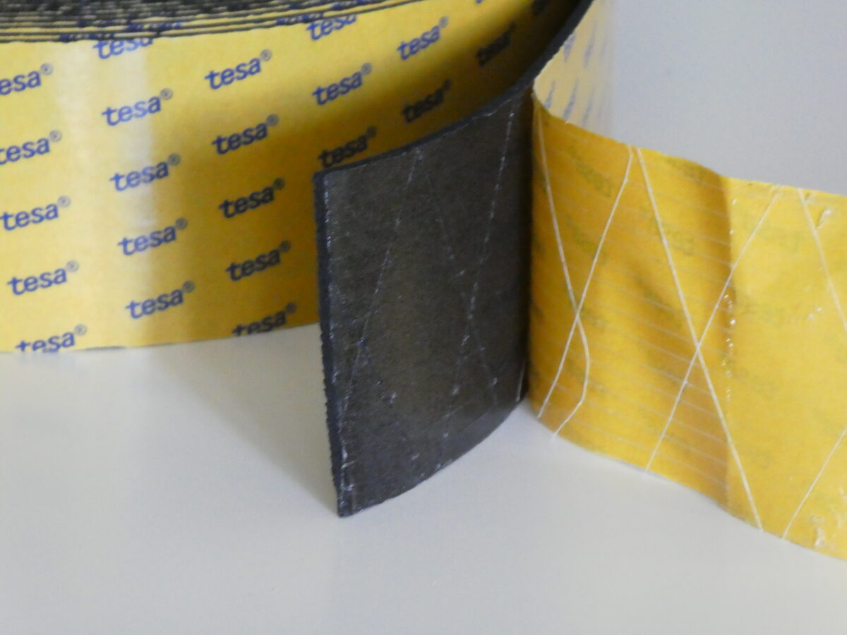 EPDM habosított fektető gumi öntapadós! 10m/tekercs